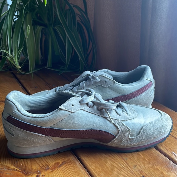 Puma - “like new” condition - Picture 2 of 3